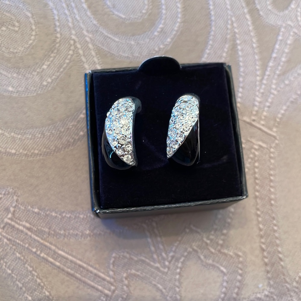 🆕 NIB Vintage AVON Black & White Pave Earrings Post Backing